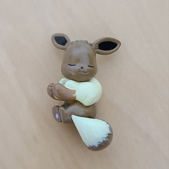 Pokémon Sleeping Eevee Cable Protector - Picture 2 of 5